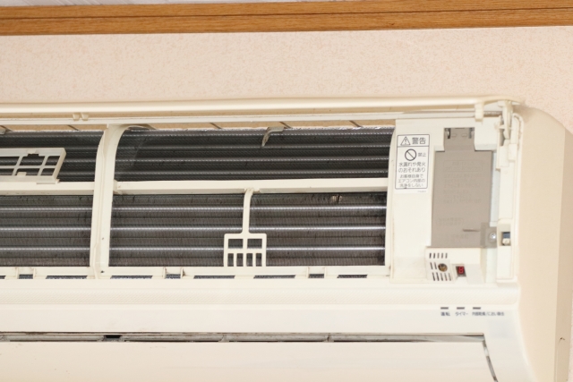 【緊急チェック】夏なのにクーラー効かない!?|冷えない原因・対処法_フィルターの汚れ